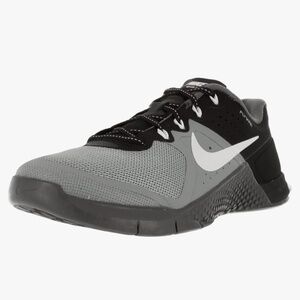 Nike flywire tennis shoes